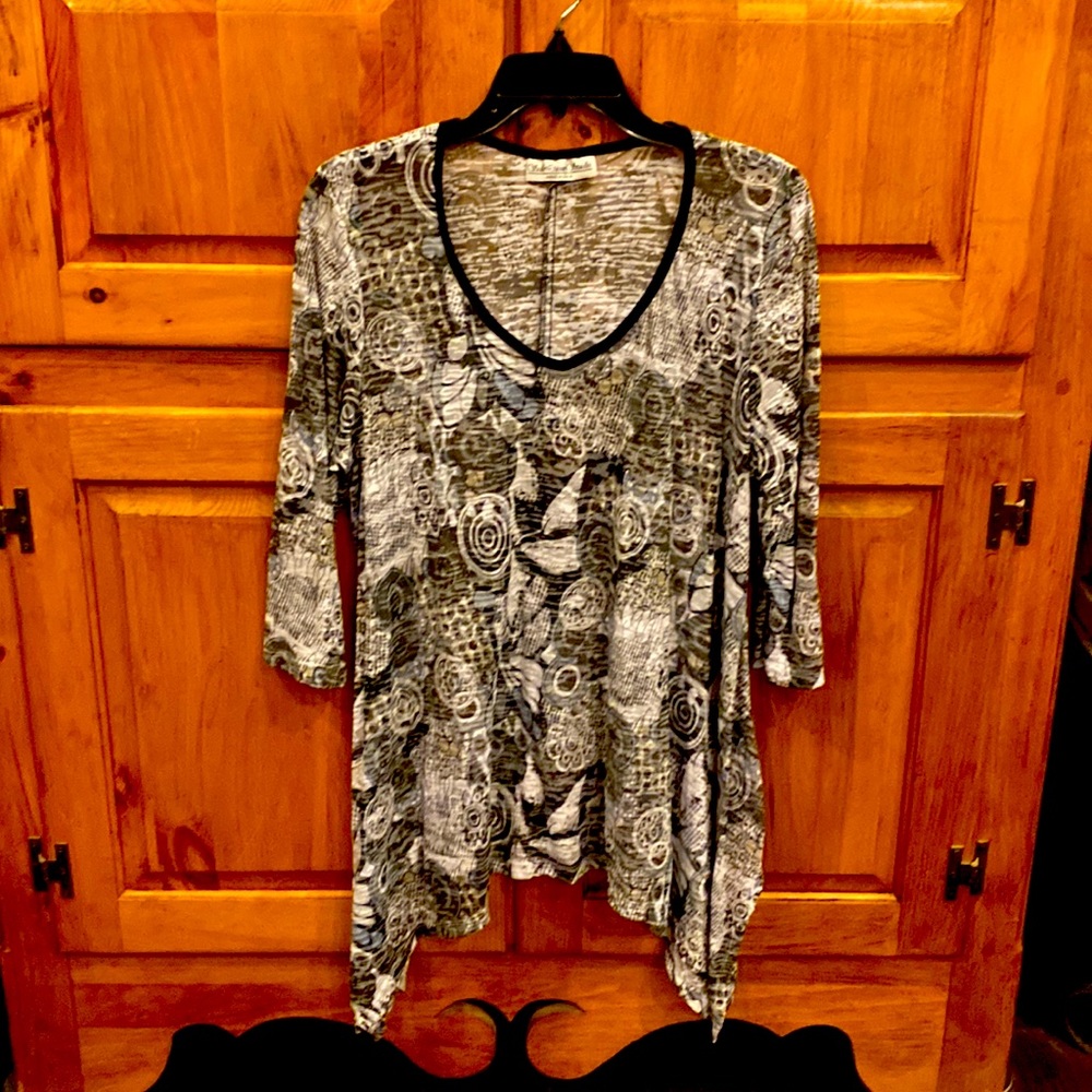 Black,gray and white tunic shirt. Medium relaxed fit.